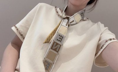 Fendi出货 最新限量款 仍然是经典的字母元素 100%18姆米重磅真丝斜纹绸 5*100Cm 单款单色
