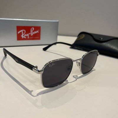 雷朋 Rayban 经典飞行镜系列 作为美国空军的标志之一，深受各大明星追捧始终引领世界潮流风向标，永不落时的风格、永无止境的灵感，一直在创新，从未被超越。 此