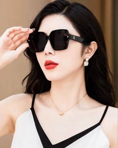 Lv 2025新款女士方框太阳眼镜 开车墨镜 新款太阳镜 时尚大方 舒适轻盈 精致奢华 超轻 型号 L2805