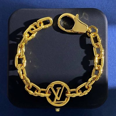 lu94 Lv路易威登欧美风朋克街拍时尚金属光面镂空圆圈Lv字母手链 黄铜材质 金银2个色 重约35G 手链约长22Cm
