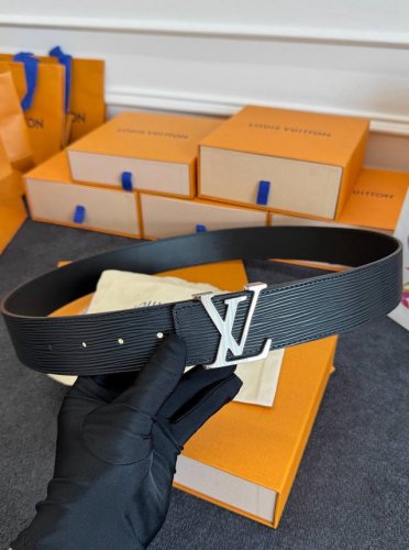 lv 代工厂p货品 4.0宽度 可验货，正品一体铸造五金，原厂皮料。