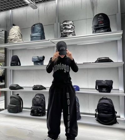 Balenciaga巴黎世家新款刺绣Logo棒球帽 很酷的色系 男女佩戴都有不同Style 第一批抢先出货 巴黎粉必入款