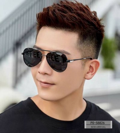 保时捷-porsche . 宝丽来树脂偏光镜片 . 精钢镜架-轻便佩戴舒适 . Size：62-12-140. . 新款高品质精钢偏光镜 描述：高品质超轻精钢，