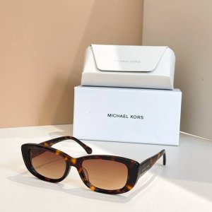 p180 Michael Korsmodel：Mk 2210U Size：52口10-140