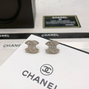 Chanel香奈儿 耳钉 热销款 市面最高版本！专柜1:1款式开模 专柜原版同黄铜材质小香经典Logo香奈儿耳钉女神必备 超级显脸瘦
