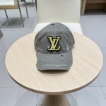 Lv路易威登破洞棒球帽轻盈透气。完美版型，独家实物拍摄，男女适用