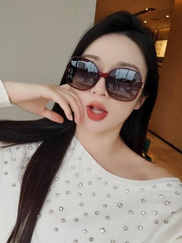 Dior 迪奥偏光太阳镜 时尚造型 开车驾驶镜时尚墨镜世界顶级奢华品牌，品质保证！经典款, 明星热爱有史以来最畅销的品牌眼镜！ 适合各种脸型 型号：D8266