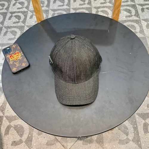 普拉达 春夏牛仔棒球帽 这款真的要推荐给你们，气质又随意，牛仔布面料百搭又耐看，不挑脸型和头型，超显脸小，四季款，