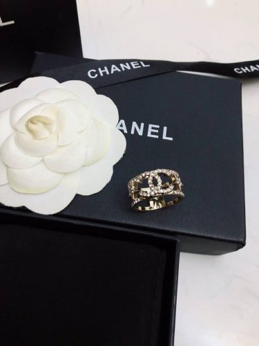 Chanel 香奈儿 经典双C戒指原版复刻Logo 小香家的款式真心无需多介绍每一款都超好看 精致大方 非常显气质 码数 678号