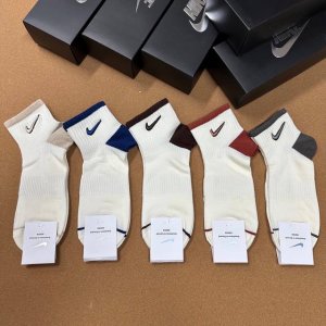 特 Nike 耐克 Just Doit. Logo超级Nice火爆全网 绝对是你这个春夏的搭配神器Ins今年超火爆超级爆款网红袜子彩绣经典Logo 火爆至极精梳
