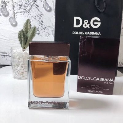 专柜品质 Dg杜嘉班纳 The One唯我男士淡香水100Ml 香 调 木质烟草香调 前 调 罗勒、葡萄柚、胡荽 中 调 小荳蔻、姜、橙花 后 调 烟草调、雪松