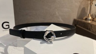 givenhy纪梵希G链条搭扣腰带，诠释着优美.简洁.典雅.只属于独特的你，有品牌文化底蕴的美，有设计感的美。2.0Cm