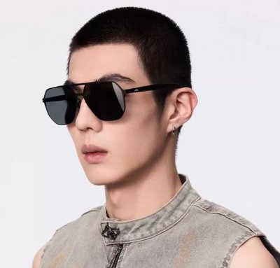 Gucci 男款炫彩飞行员偏光太阳镜 材质：高清尼龙加厚卡槽高清偏光镜片 无边框镜架颜型号：G3380