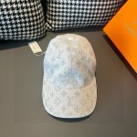 P80 配盒子布袋，Lv路易威登新款原单棒球帽，Lv白色牛仔提花，专柜1:1开模订制，原版提花牛仔面料+头层牛皮，轻盈透气！质量超赞，基础头围56，贴片可调节。