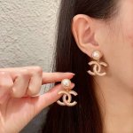 Chanel香奈儿 中古 耳钉小香家的款式真心无需多介绍每一款都超好看，精致大方，非常显气质