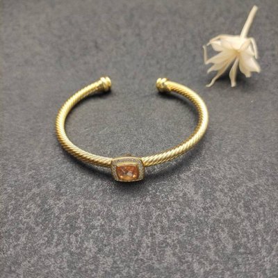 上新。David Yurman 4Mm黄金色四方钻纽线紫香槟钻手镯。建议适合佩戴的手围15-20Cm 编号Dysz-196