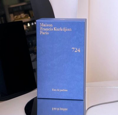 专柜品质 Mfk-724 Edp 新款限定 调香师：Francis Kurkdiian 香调：麝香花香 成分：醛、意大利佛手柑、抽象白花香调、埃及茉莉花原精、檀