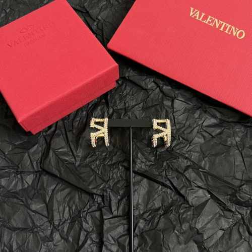 p100 Valentino 华伦天奴 耳钉重磅新品火爆网络来了 简约大方 时尚百搭。