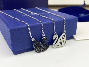 P50施华洛世奇双面镂空天鹅项链