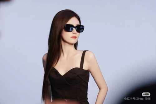 p80 【Gucci】2025开春新款 潮流爆款 时尚方框偏光太阳镜 高品质 佩戴舒适 网红潮款墨镜 型号：G5906