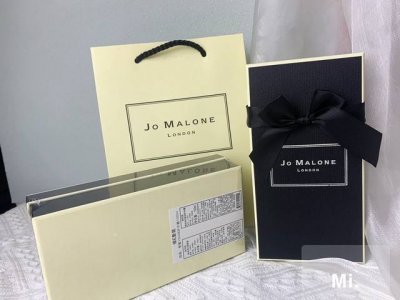 专柜品质 祖马龙维E礼盒 润唇蜜15Ml 护手霜100Ml 配手提袋 这一套真的太可了 无论是自用还是送人 颜值高高啊 那仪式感Zeizei强 这是丝芙兰内部渠