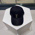 Ysl 圣罗兰推出限定棒球帽 合作联名设计 将运动元素和街头生活文化融入其中 搭配若隐若现的刺绣标识 展现出品牌潮流的一面 小红书爆款~网红明星上头同款