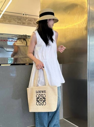 140￥ loewe罗意威新款草编包，规格29*30
