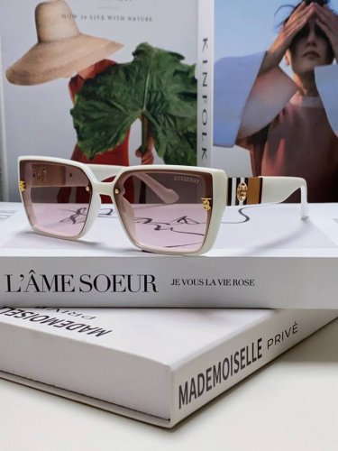 burberry巴宝莉 2025新款女士太阳镜 时尚潮流休闲墨镜 女款驾车出行太阳眼镜