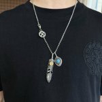 新品上架 Goro’S高桥吾郎点金羽毛吊坠，高桥经典字母项链，顶级版本，认准独家拍摄，主攻高端市场 ，快手 Ins 小红书热门款，绝对区别普通版本！图片产品细节