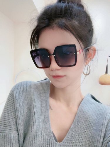 Tr偏光系列 Lv大框太阳镜墨镜经典的方框设计 不挑脸型 无论搭配大衣还是连衣裙都非常显气质偏光镜片预防紫外线 型号 型号 L081