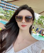 p80 【Tr偏光系列】Lv大框太阳镜墨镜经典的方框设计，不挑脸型，无论搭配大衣还是连衣裙都非常显气质偏光镜片预防紫外线 型号：型号：L6660