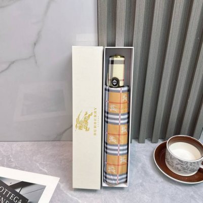 burberry 巴宝莉 夏季新款 全自动折叠晴雨伞 黑色涂层防晒有效阻隔紫外线99%，Upf 50 所以能起到伞下体感降温的效果！ 有效隔热，高效防晒 一把搞