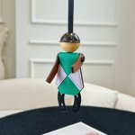 220 独家新款 Hermes Jockey Charm 赛马骑师 挂件 吊饰 包饰 钥匙扣 Epsom小牛皮 尺寸：高12×宽5Cm