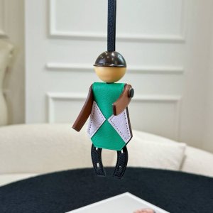 220 独家新款 Hermes Jockey Charm 赛马骑师 挂件 吊饰 包饰 钥匙扣 Epsom小牛皮 尺寸：高12×宽5Cm