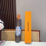 Louis Vuitton 路易威登 三折自动折叠晴雨伞 新涂层技术深色伞面 拥有令人惊喜的遮光效果