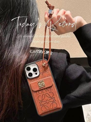 罗意威.Loewe翻盖插卡手机壳 短款手腕绳 插卡手机壳 型号 为了不出现报错型号 请打开本机查看手机设置显示的型号 iphone16系列更新 iphone16