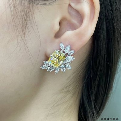 彩宝： 925，进口定制 雷迪恩切割料 招财黄钻耳钉，高级奢华宴会首选，70个切割面，火彩无敌，通透纯粹，美而不俗