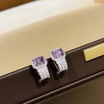A5856 富婆系列 冰糖紫罗兰宝石 排钻 弯勾耳拍 日常百搭 女人味十足 通体S925纯银材质搭配5A梯方钻 上身超级美 电镀厚金 纯银耳钉