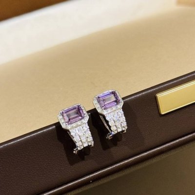 A5856 富婆系列 冰糖紫罗兰宝石 排钻 弯勾耳拍 日常百搭 女人味十足 通体S925纯银材质搭配5A梯方钻 上身超级美 电镀厚金 纯银耳钉