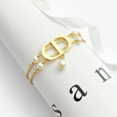 编码H548 0265820 Dior手链热销款爆上新 迪奥双层Cd珍珠手链 珍珠和金属链条的交叉点缀更显精致优雅，彰显你的独特气质！♀Cd字母吊坠在手腕间，彰