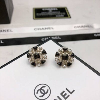 p60 【Chanel香奈儿】耳钉 热销款 市面最高版本！专柜1:1款式开模 专柜原版同黄铜材质小香经典Log香奈儿耳钉女神必备 超级显脸瘦