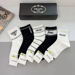 配包装 一盒5双 prada 普拉达 竹棉中筒袜子 潮人必备爆款 经典字母Logo中筒袜 个性时尚百搭款 透气舒适时尚百搭款