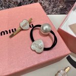 特 两件套 配全套包装 miumiu 缪缪 今年最好卖的新款 vintage中古复古发夹 超仙的一对 时髦精 随便入的款