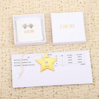我们出品 Zp4160 量大咨询客Fu 魔鬼 魔鬼 魔鬼又来了 Di R字母耳钉 字母抢钱啊 Dor是魔鬼 太太太好看了 我们一致致Zp 黄铜材质 每个字母的棱