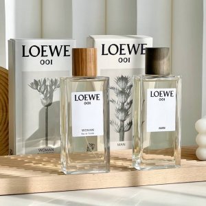 120原单品质 Loewe罗意威情侣香水001 Man&Woman 100Ml Loewe事后清晨香水系列以“缠绵之后，破晓之时”这个颇有凄美之感的表达为概念，
