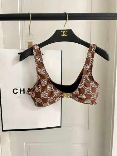 Loewe新款分体对版五金适合多种场景的游泳衣♀海边 游泳池 温泉 水上乐园 漂流都可以内搭也完全可以 连体设计遮肉显高挑 腹部有点肉肉也不影响咱美美的 面料：