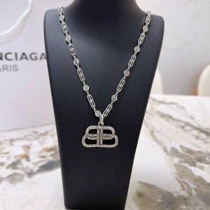 原单货新品 巴黎世家项链 Balenciaga 新款项链专柜一致 细节做工精细 每个细节流程到位 设计工艺精细 火爆款出货 设计独特 复古风格 巴黎世家项链