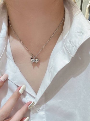 高品质 细节如图 Viviennewestwood小猪项链 宝宝，什么是快乐星球，来，这就是快乐星球！重磅推荐，墙裂建议一套入！闭眼入准没错！纯粹王冠球是经典的
