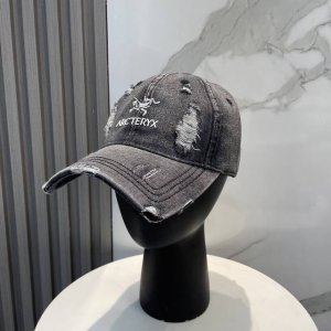 配防尘袋 始祖鸟 新款做旧破洞棒球帽 新款出货 大牌款超好搭配 赶紧入手