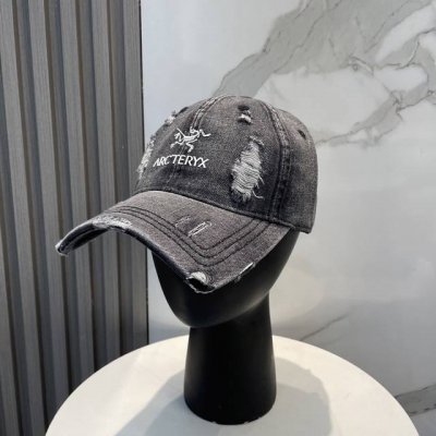 配防尘袋 始祖鸟 新款做旧破洞棒球帽 新款出货 大牌款超好搭配 赶紧入手